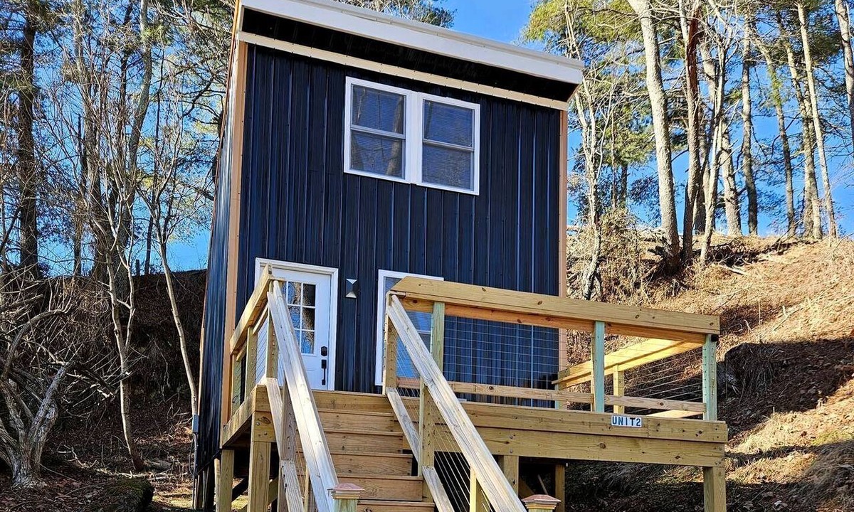 Draper Cottage | Newly Built Modern Cottage with New England Charm, near the Draper Mountain Trail System
