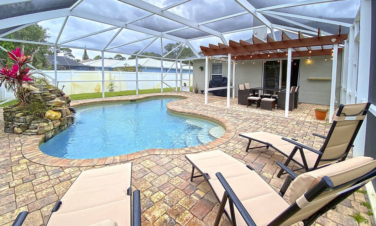 Sebastian Highlands House | Newly Furnished, Solar Heated pool, Game room, 10 mins from Beach