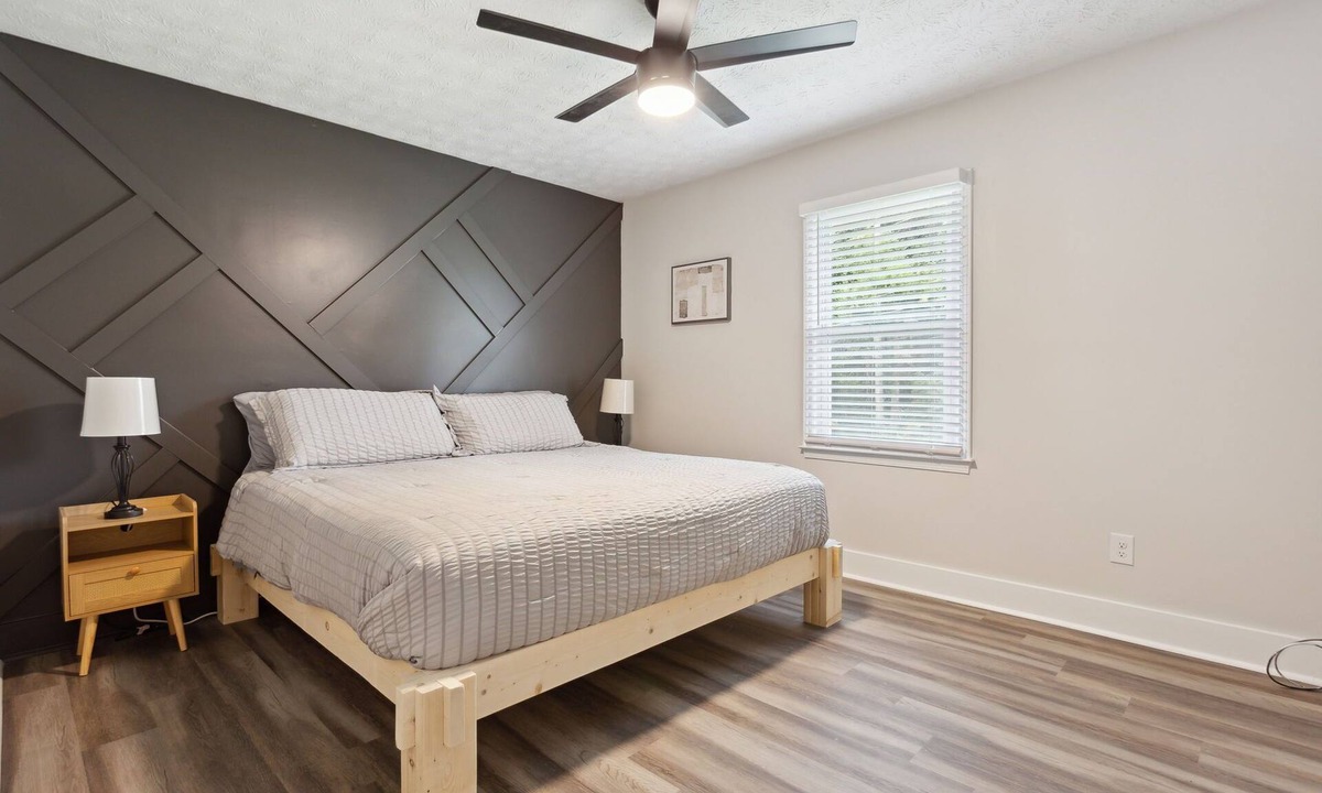 Athens House | Newly Remodeled 2 Bedroom home - 10 minutes to UGA!