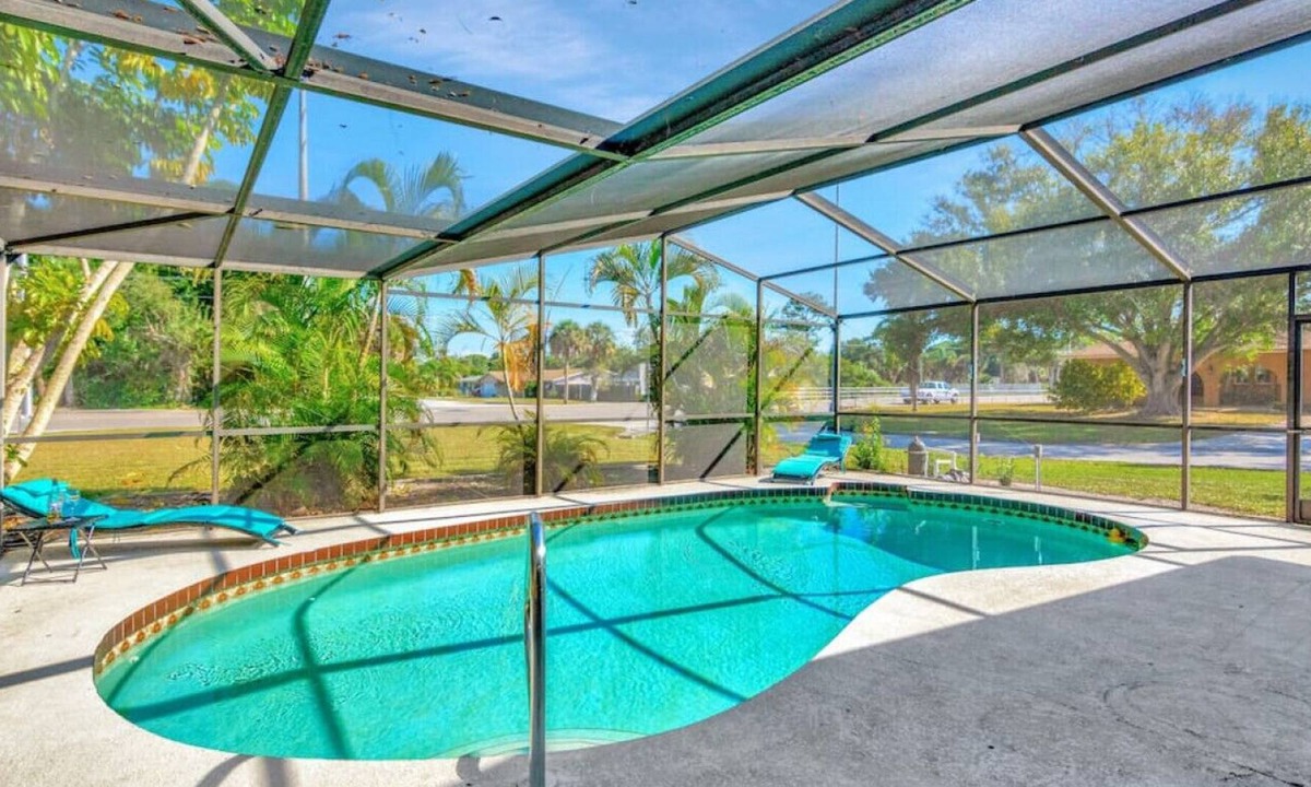 Englewood House | Newly Remodeled 3 Bedroom Pool Home near Beaches.
