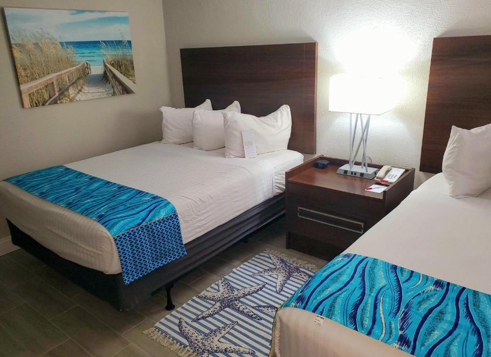 Trailer Estates Apartment | Newly Remodeled Cozy Unit Sarasota Cay Club close to Airport, Beaches and Shops