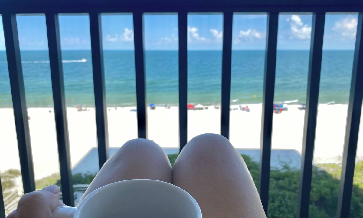 Marco Island Condo | 🦀 Newly remodeled Sea Winds 2+2 Beachfront Condo 180° ocean view, Weekly Rental