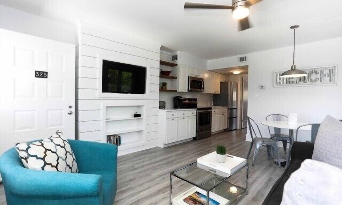 Admiral Estates Condo | Newly renovated 1 bedroom 1 bath Condo!
