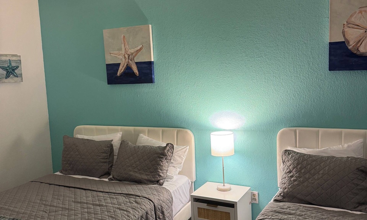 Southwest Orlando Condo | Newly renovated 1-Bedroom Condo Near Universal studios/Orlando, with pool.