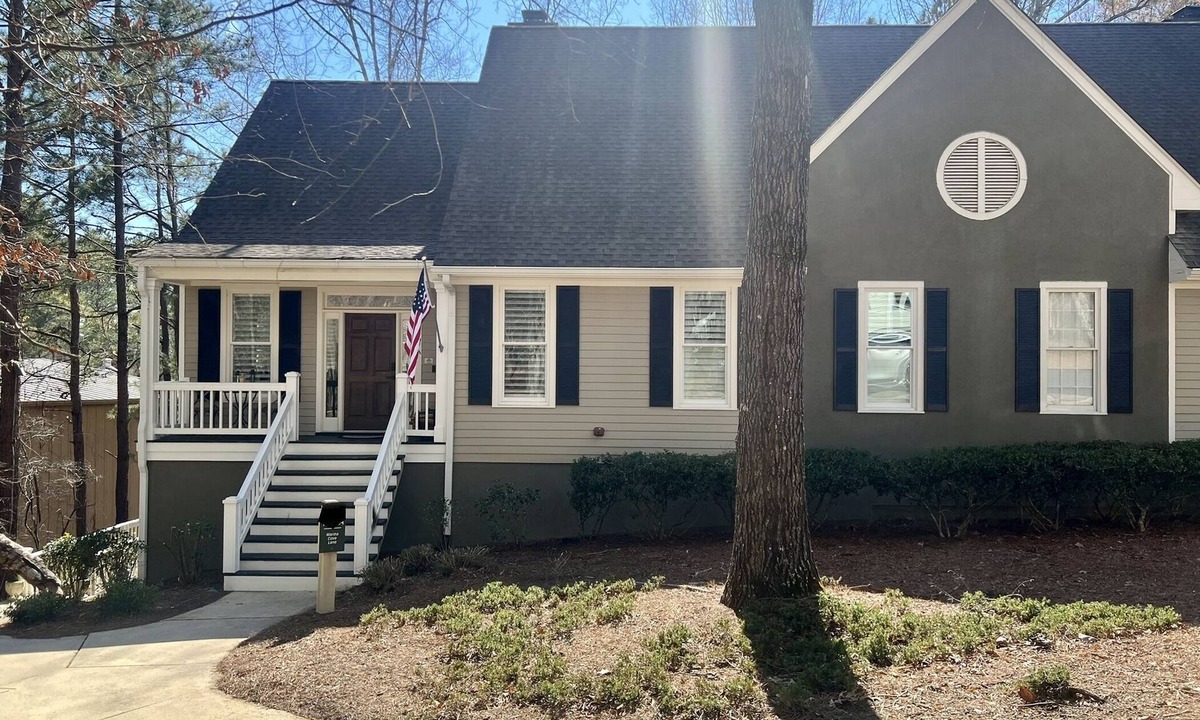 Greensboro Cottage | Newly Renovated, Beautifully Decorated, Lake Front in Reynolds