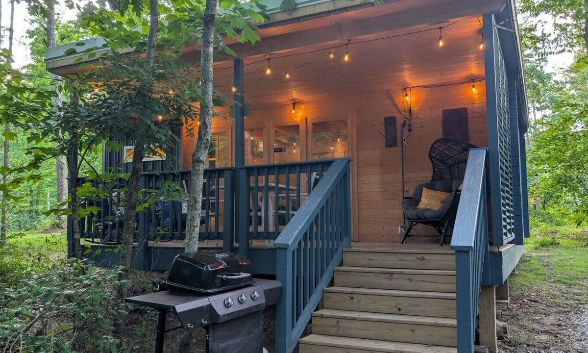 Coalmont Cabin | Newly Renovated Cabin On 18 Acres Near State Parks, Trails, and Waterfalls