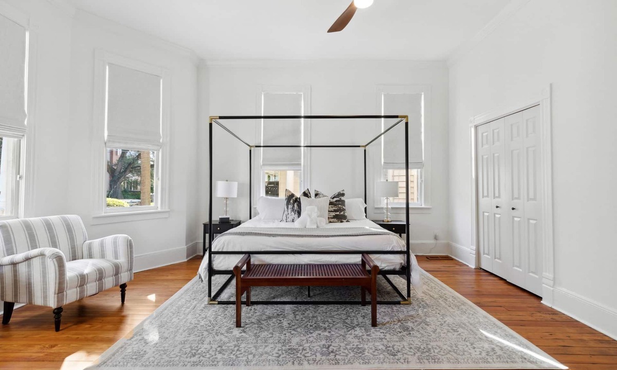 Downtown Charleston Condo | Newly Renovated, Historic 2bd/2ba Downtown Condo w/Parking