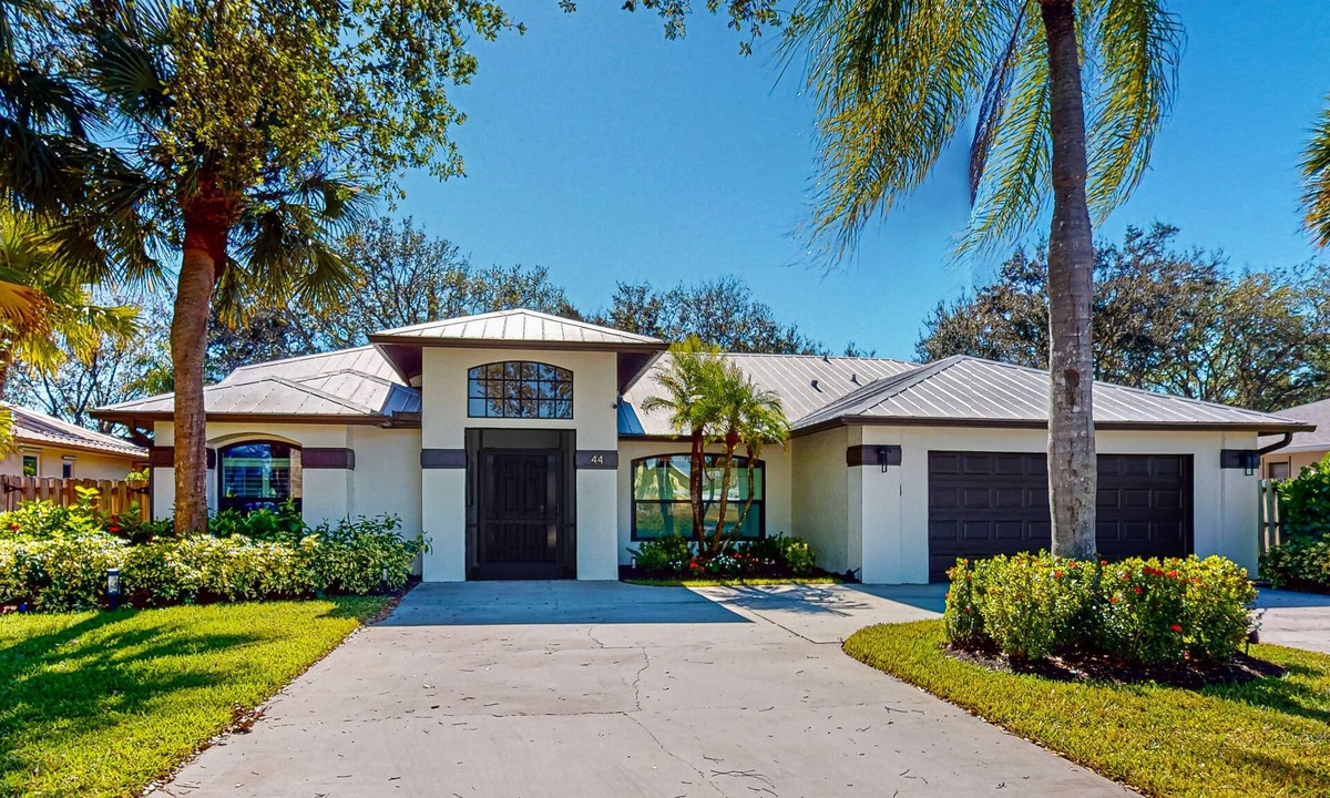 Willoughby Acres House | Newly renovated retreat near pristine beaches with private pool & deluxe hot tub