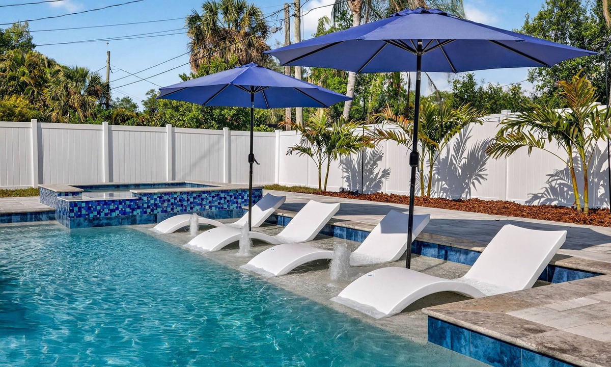 Largo House | Newly Renovated Spacious 5-bedroom house with Pool and Hot Tub in Largo
