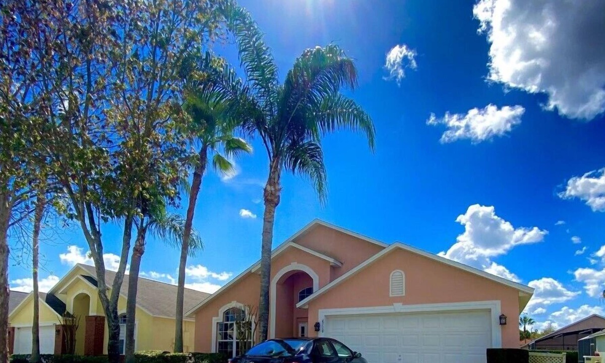 Lake Berkley House | NEWLY RENOVATED!! 4 Bedroom Private home, South Facing pool