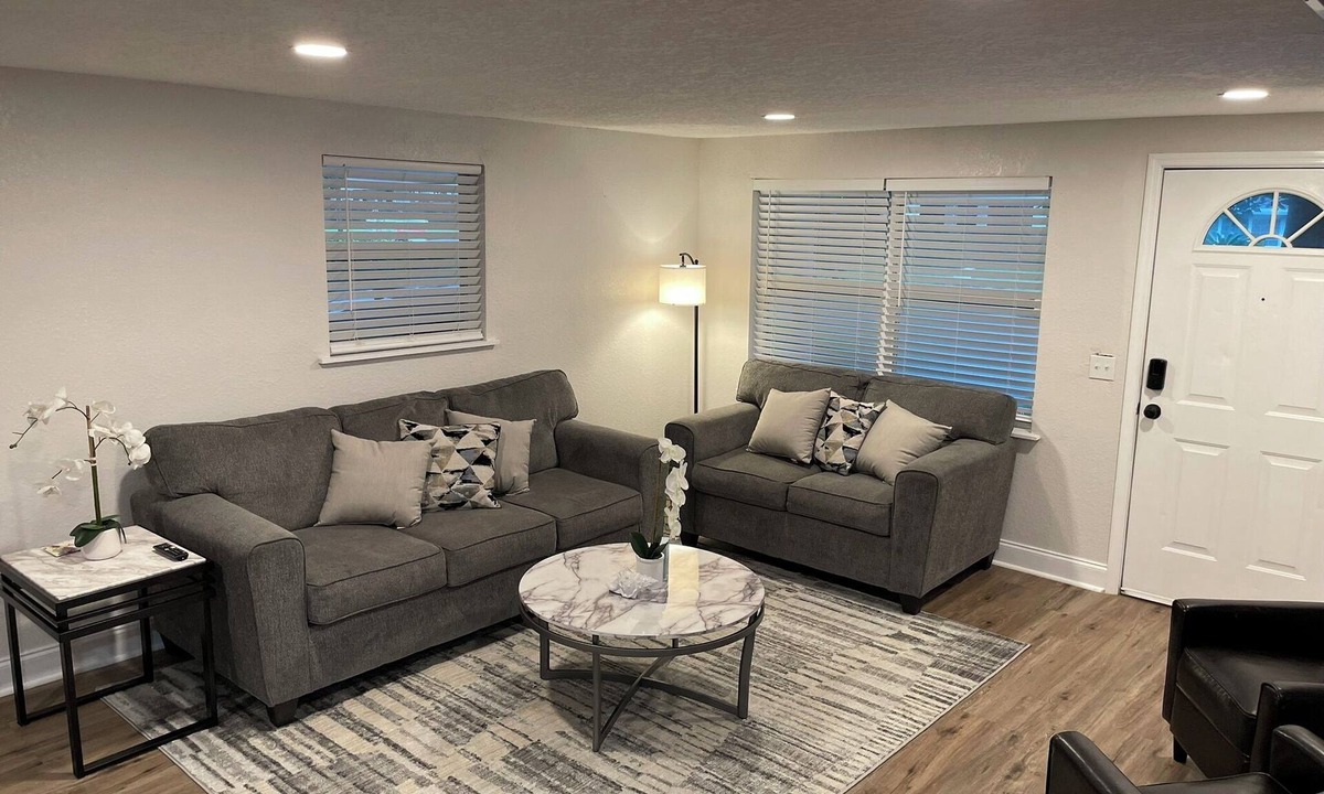 Northside House | Newly Updated 4-bedroom House Close to Jax Airport and Downtown Jacksonville