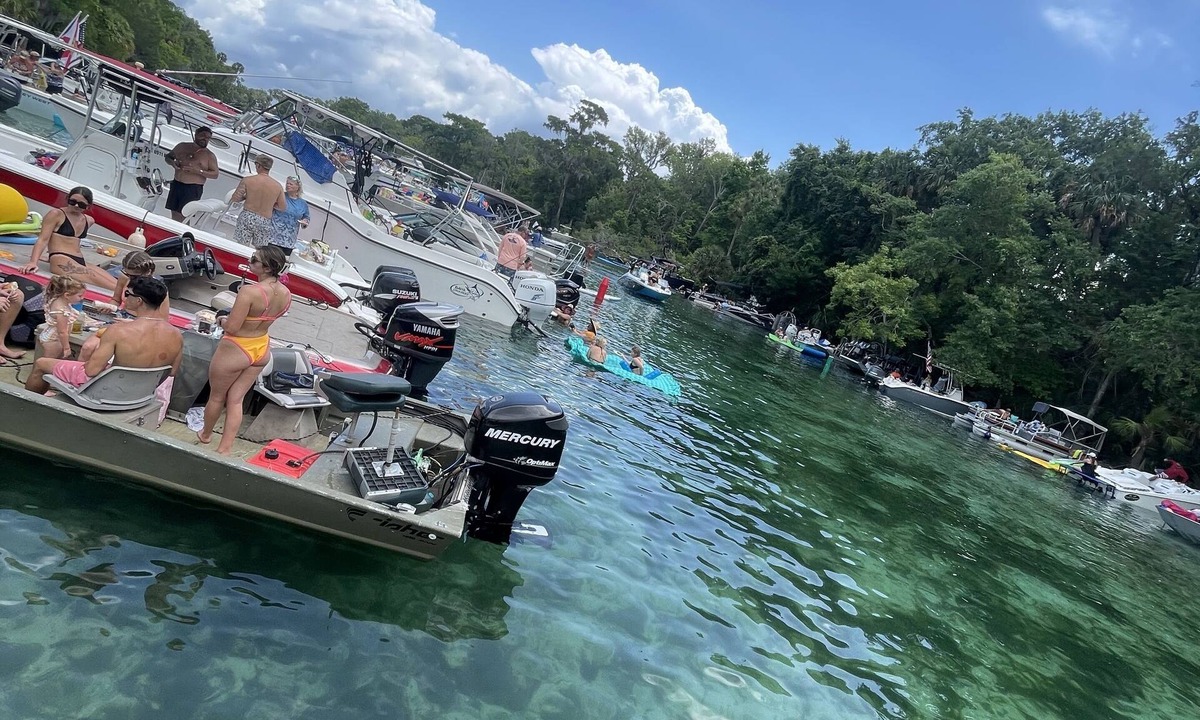 Lake George House | Nice quiet home just minutes by boat to Silver Glen, Salt Springs