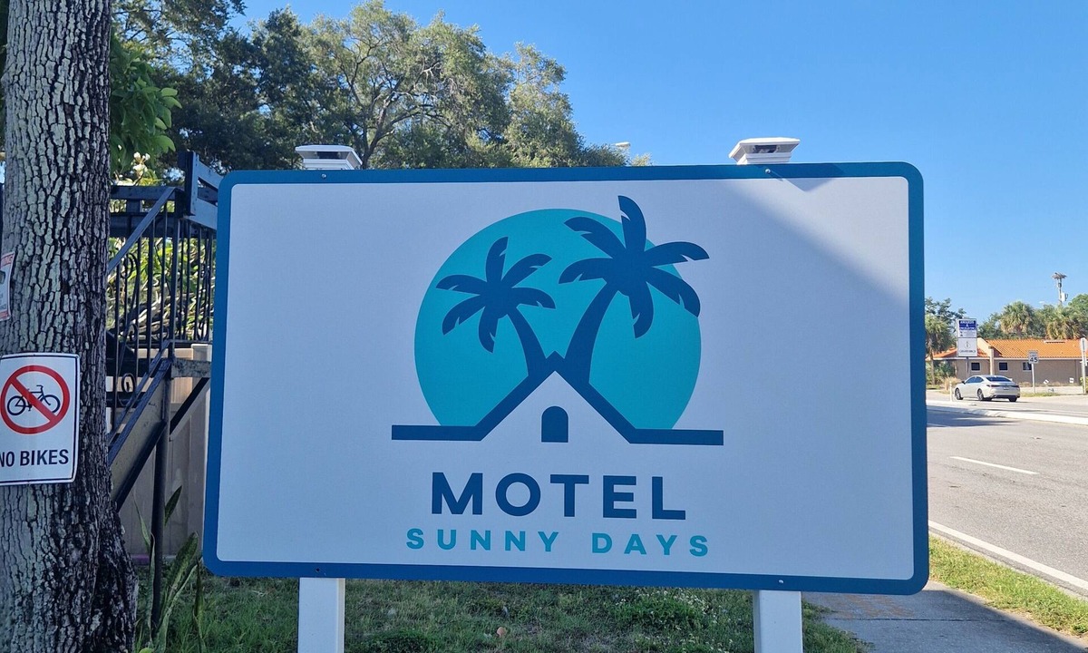 St. Petersburg - Clearwater Hotel | Nice renovated one bedroom apartment Sunny Days Motel 3