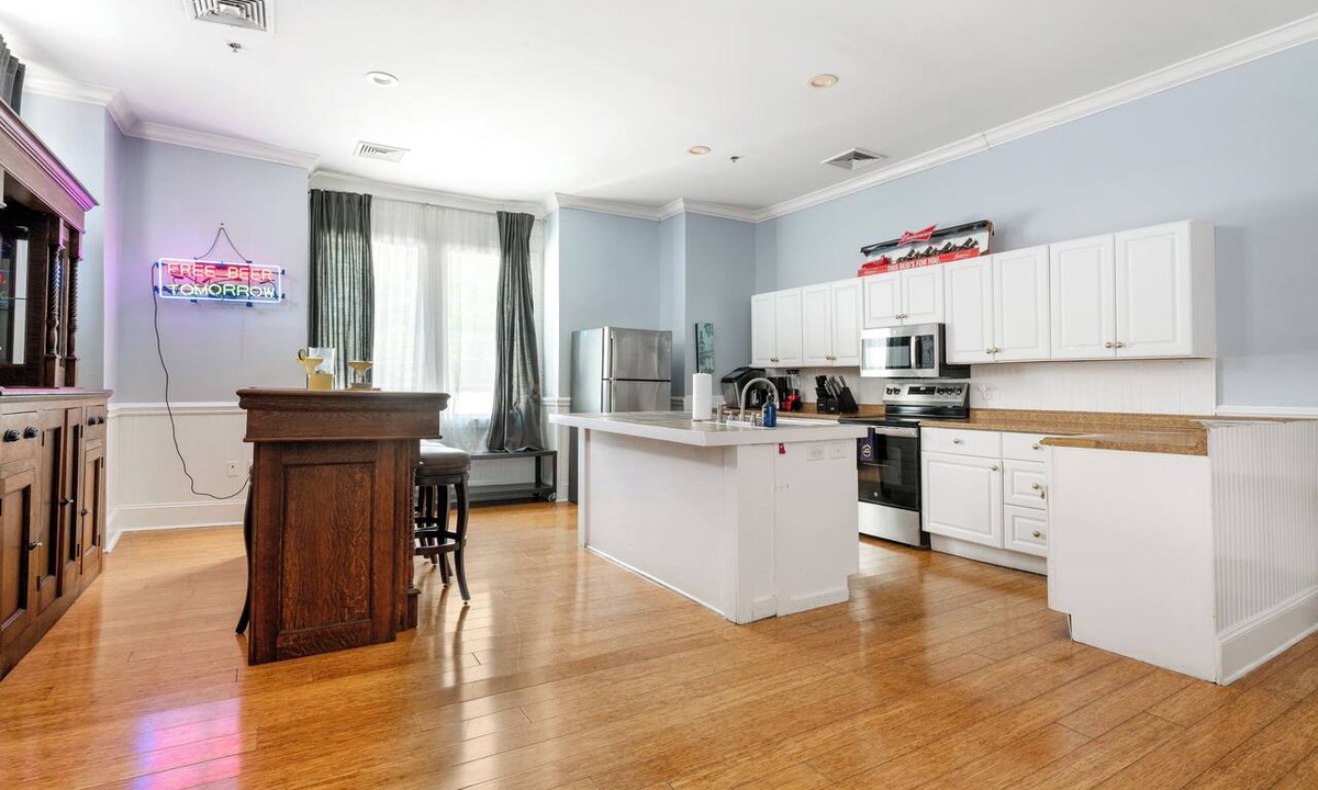 Charleston Historic District Apartment | Nightlife Central! | Entertainment District Loft