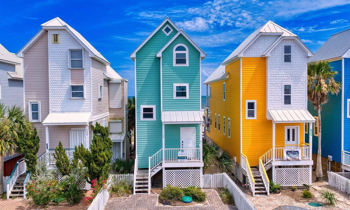 East End House | No Worries - Beach Front, Pet Friendly, Beach Gear Credit included!