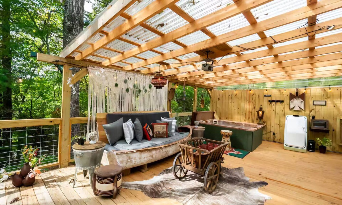 Cherry Log House | Nomad’s Nest A Worldly Tiny Escape w HotTub&Sauna