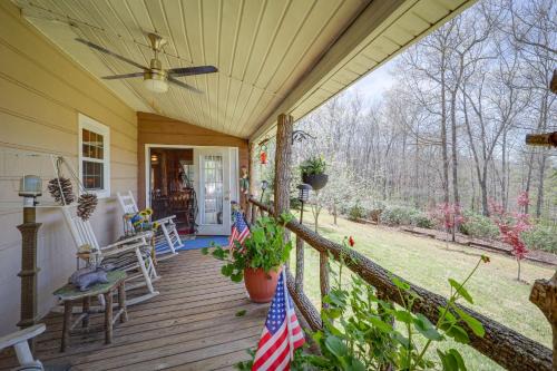 Micaville House | North Carolina Getaway w/Patio! 26 Mi to Slopes