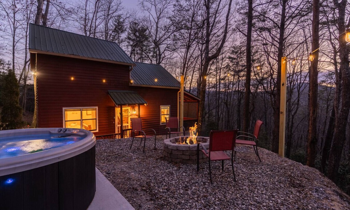 Blairsville Apartment | North Woods, Hot Tub , Privacy , Pets