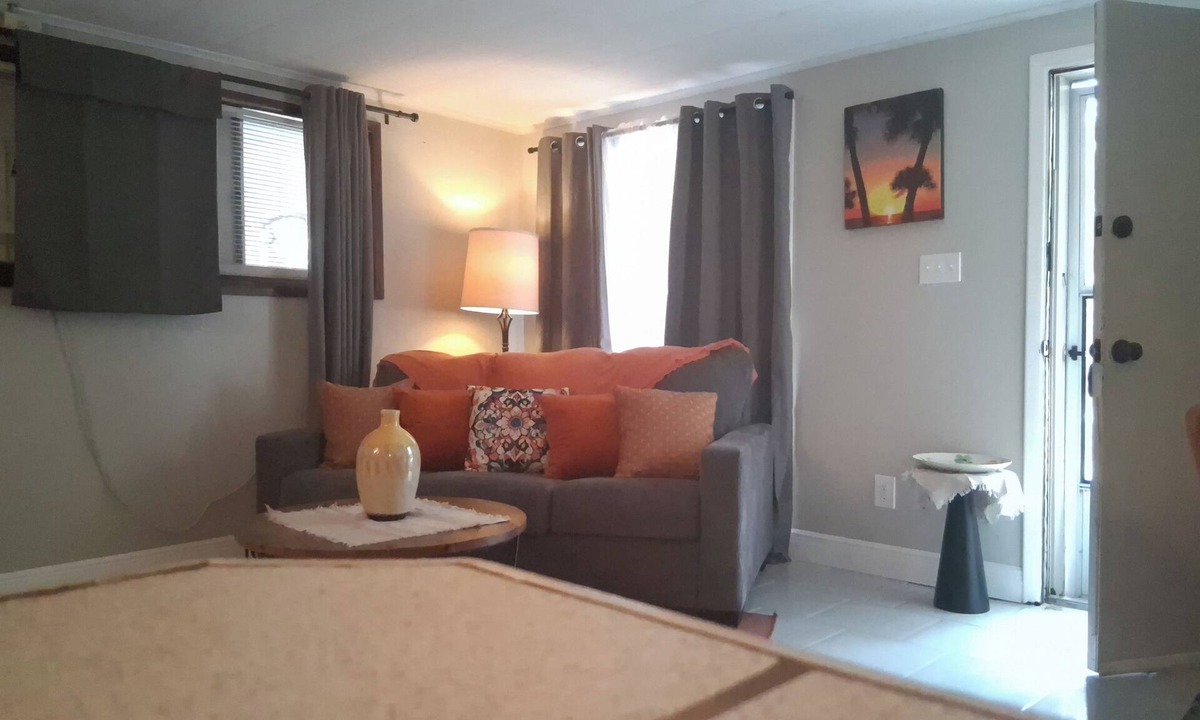 Crystal River House | Nostalgic 2bed home in Crystal River, Minutes to Kings bay, Manatees &more