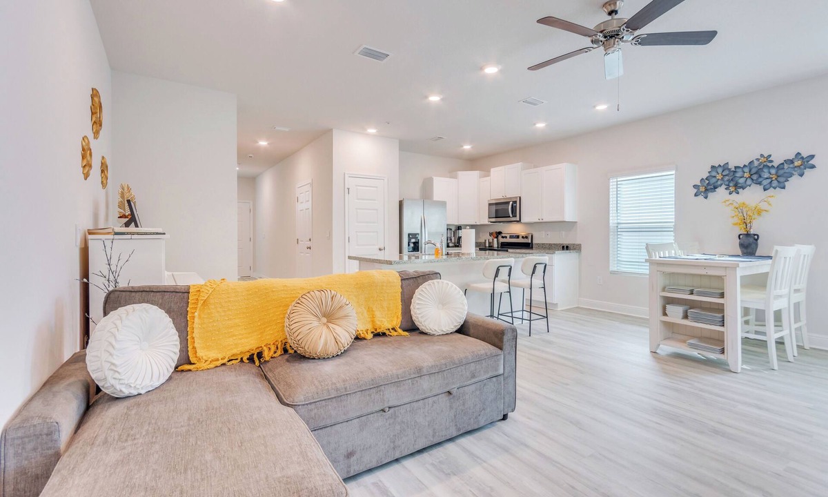 Florida Panhandle House | Nurse-Ready Rental 2 Mi to UWF Campus & Hospital!