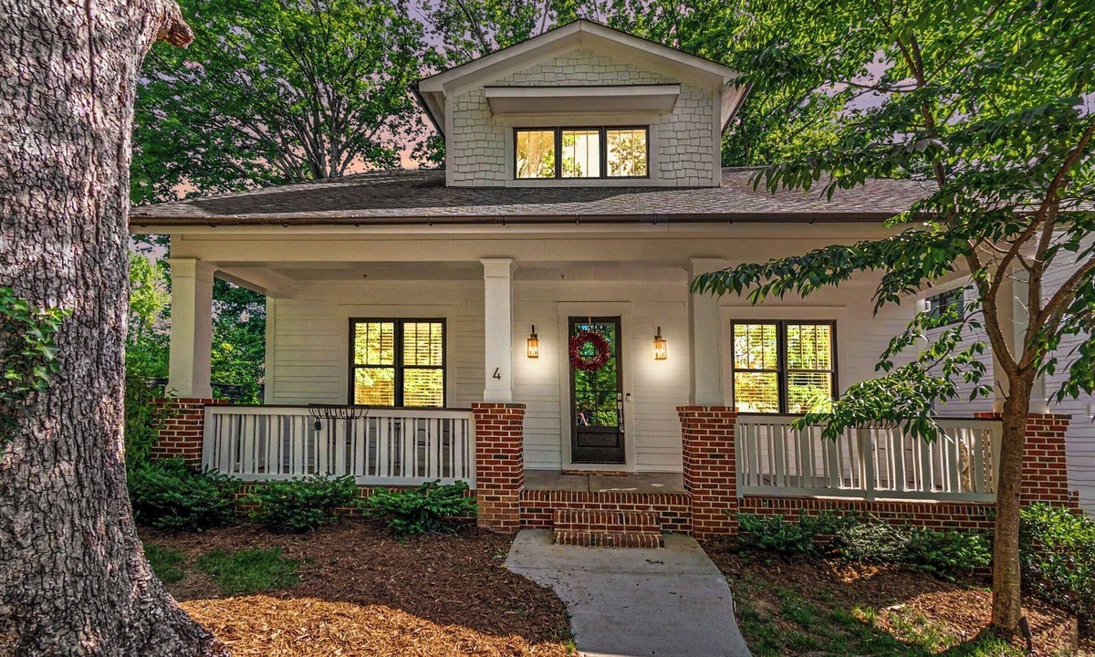 Oakhurst House | Oakhurst Neighborhood ~ A Melting Pot Of Artists And Entrepeneurs ~ Gourgeous