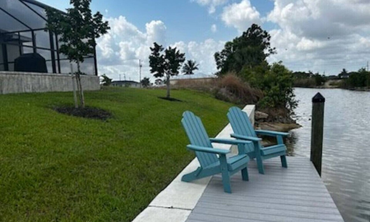 Diplomat House | Oasis W/Heated Salt Water Pool & Private Pier! Great for 2 Families!