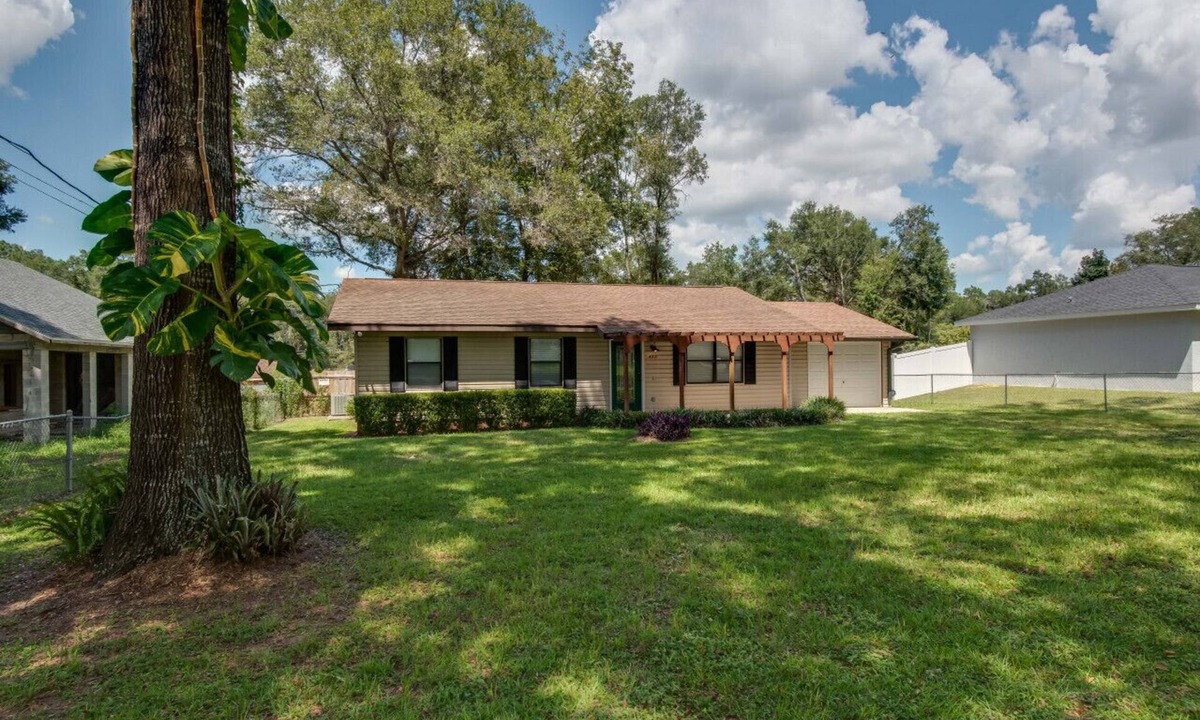 Fellowship House | Ocala Bungalow - Dog Friendly - 4 mins to WEC