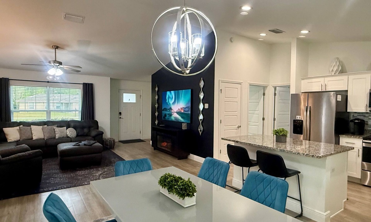 Candler House | Ocala Oasis on Pecan Road