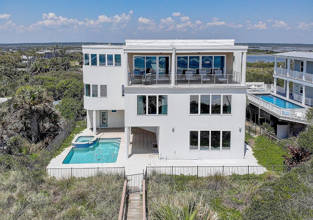 Crescent Beach House | Ocean Paradise