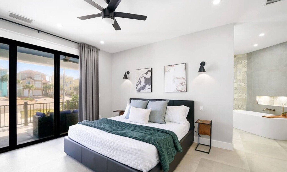 Painters Hill House | Ocean Shore Villa - Fall into coastal comfort!