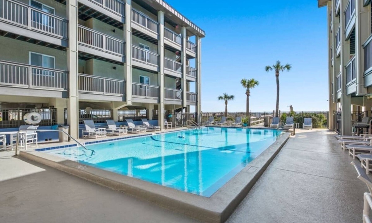 Fernandina Beach Condo | Oceanfront 2BR Pool Walk Beach Sleeps 6