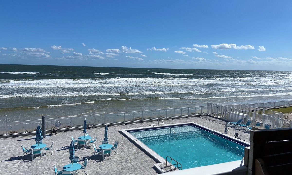 Bostwick Park Condo | Oceanfront! Beautiful views, private balcony, kitchen, free parking!