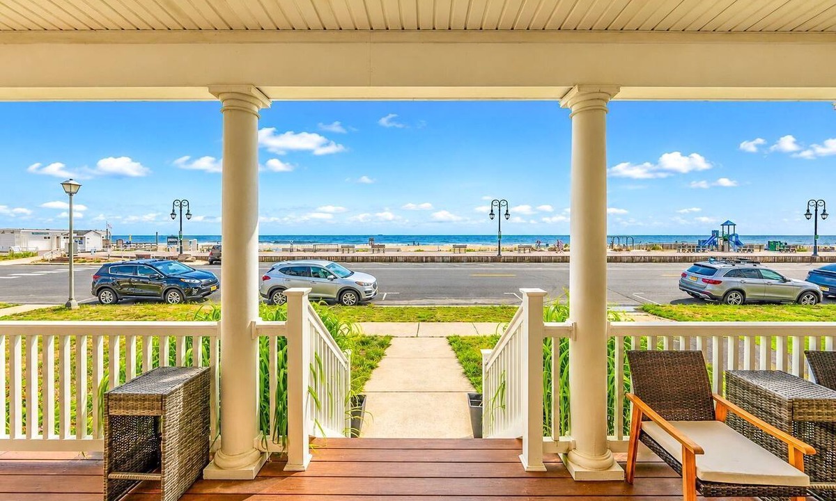 Wall Apartment | Oceanfront Escape | 3BR/2BA w/Views & Parking