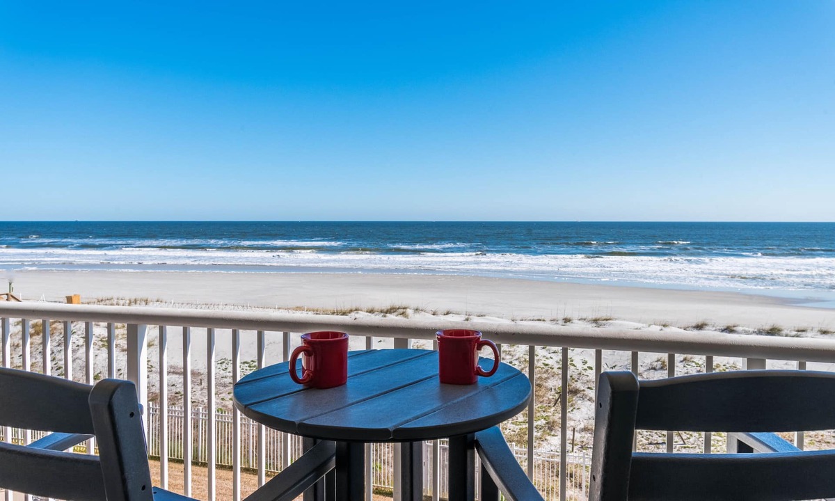 Jacksonville Beach Condo | Oceanfront GORGEOUS renovated 2bed 2bath garage, elevator, pool HAS EVERYTHING