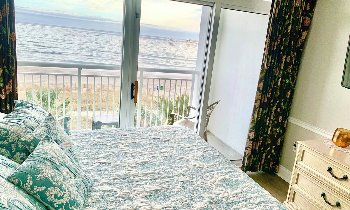 Myrtle Beach Hotel | Oceanfront Honeymoon Suite # 2 @ Camelot