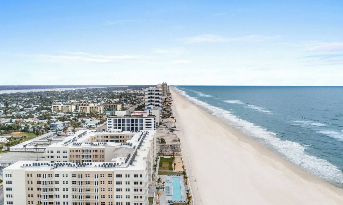 East Daytona Condo | Oceanfront Oasis Daytona Beach 1BR/1BA - Courtyard #324
