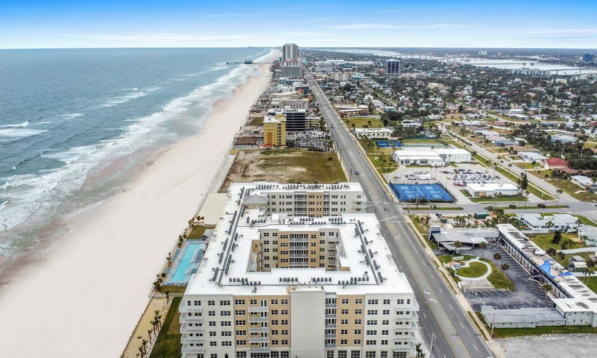 Daytona Beach Condo | Oceanfront Oasis Daytona Beach 3BR/2BA - Road View #335