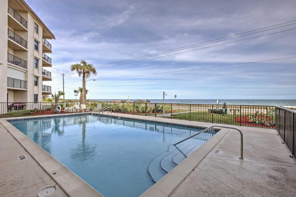 Ormond-by-the-Sea Apartment | Oceanfront Ormond Beach Condo with Pool Access!