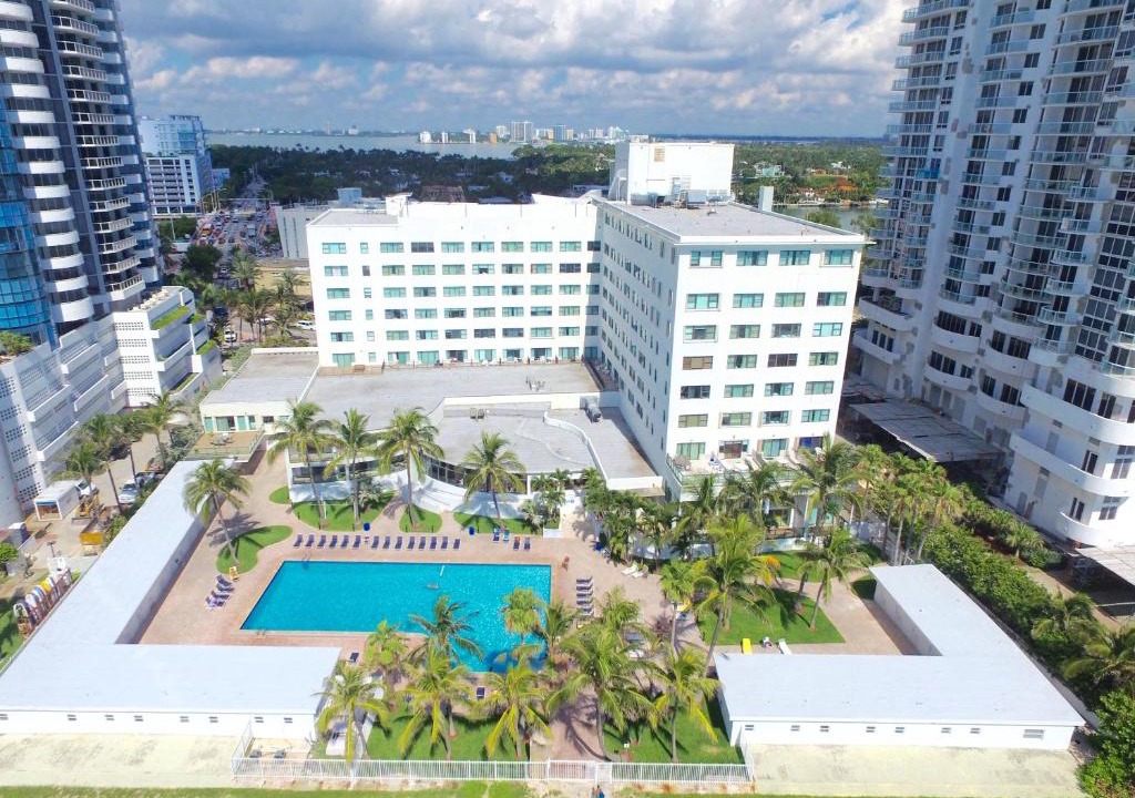 Mid Beach Apartment | Oceanfront Studio Casablanca Miami Beach