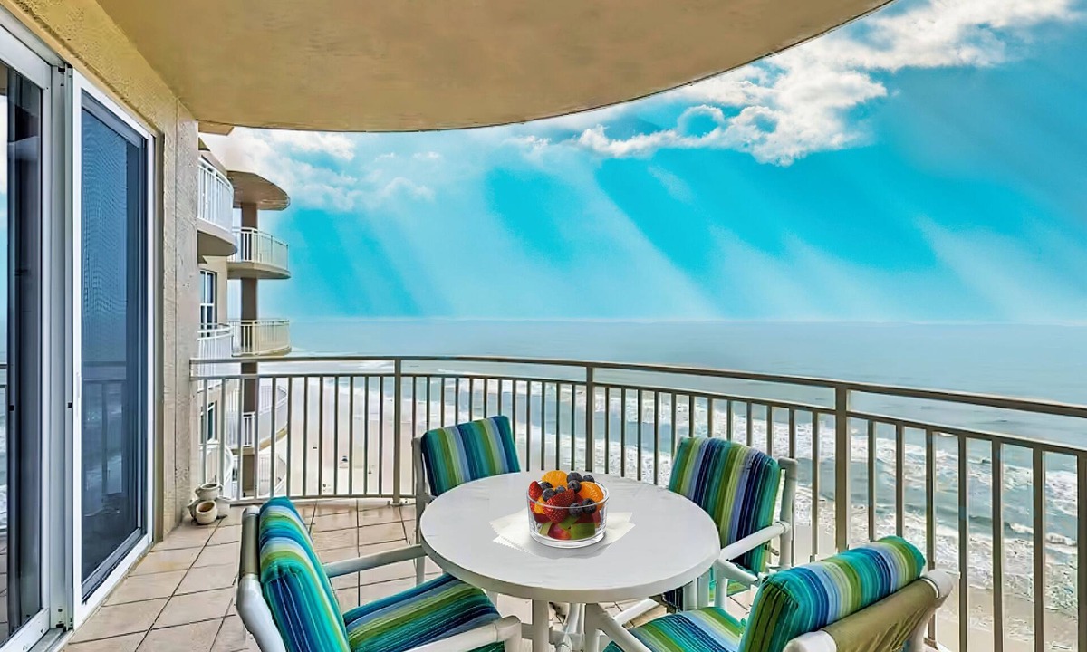 Daytona Beach Shores Condo | Oceanfront penthouse condo, 3 shared pools, 2 hot tubs, saunas & fitness room
