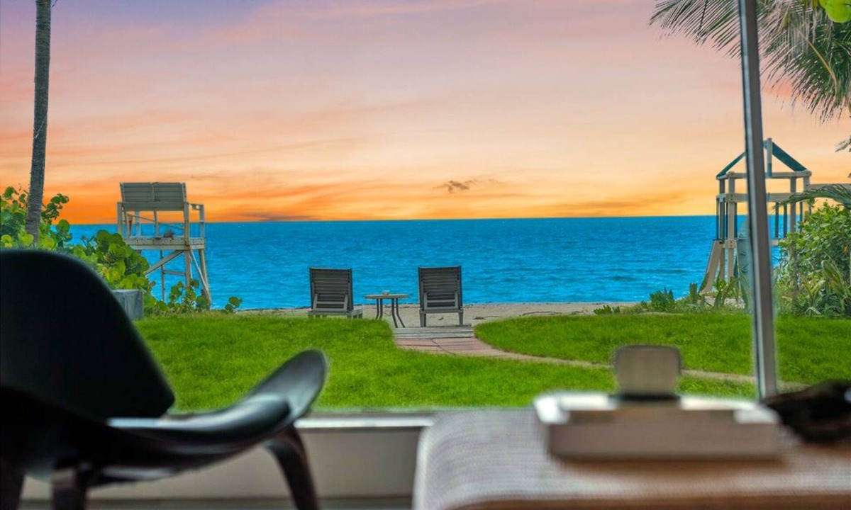 Lauderdale Beach Villa | Oceanfront Villa With Privet Beach Access !