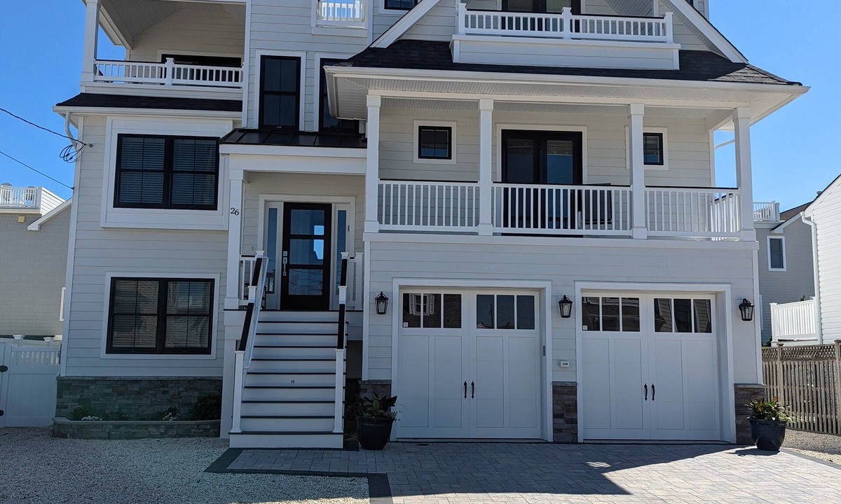 North Beach Haven House | Oceanside 7 Bedroom Home, 7 Decks, Outstanding views! Sleeps 17