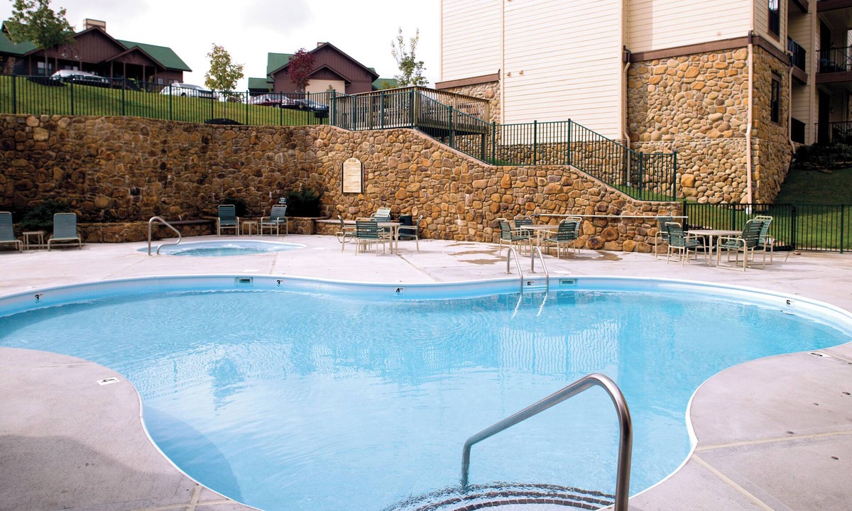 Sevierville Resort | OFFICIAL LISTING | Wyndham - Smoky Mountains 2BR w/Mountain Views, Whirlpool Tub