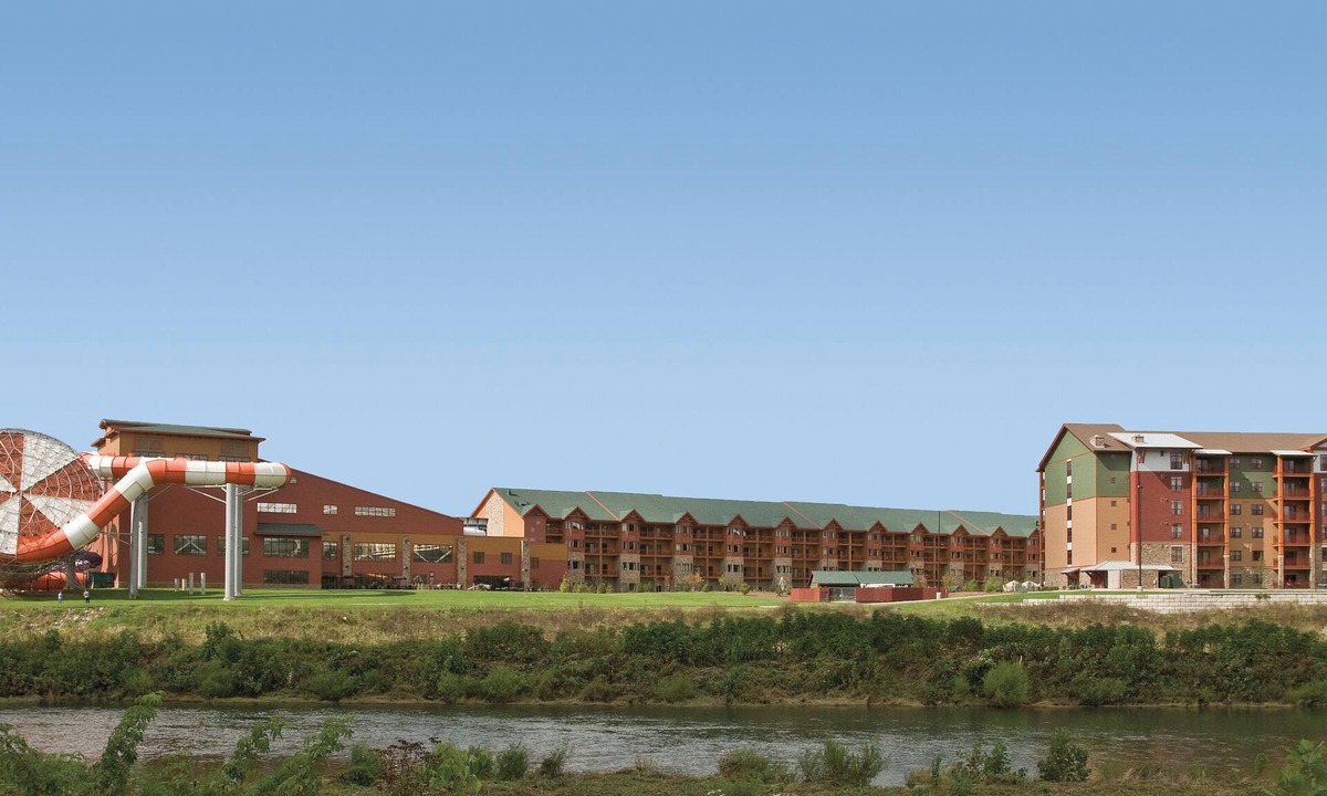 Sevierville Resort | OFFICIAL LISTING | Wyndham - Great Smokies 2 BR: w Adventure Park, Pools, & Golf