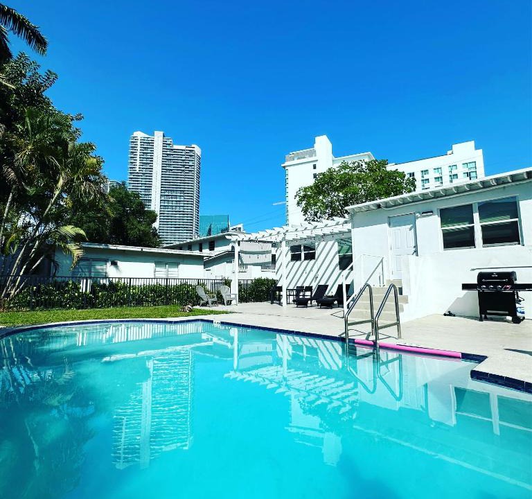 Brickell House | Oia House Brickell Beach 10 minutes Pool Location
