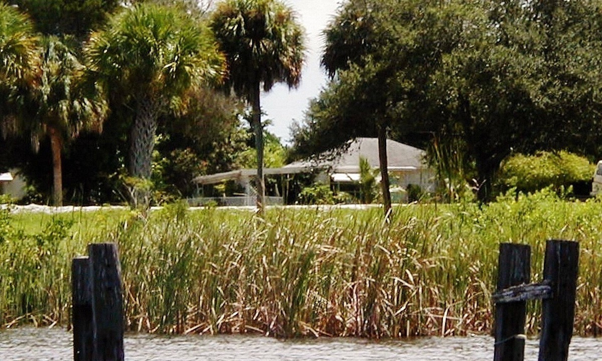 Roseland House | "OLD FLORIDA" RIVERSIDE POOL COTTAGE THAT TIME FORGOT