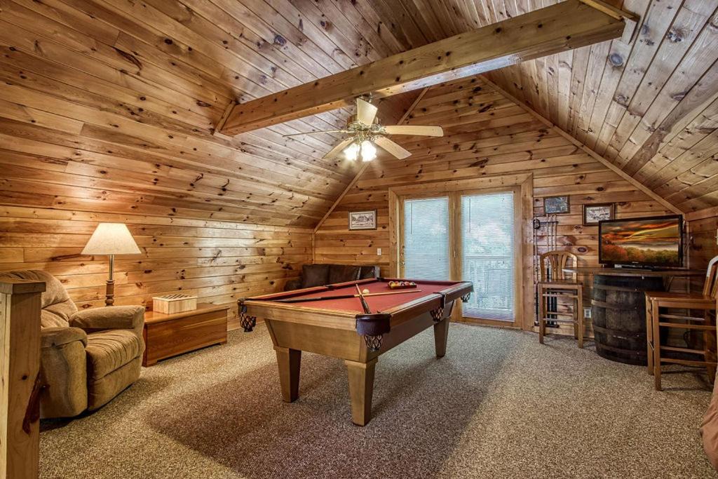 Sevierville Ski Chalet | Old Glory, Pool Table, Pool access, WIFI, Free Attraction Tickets!
