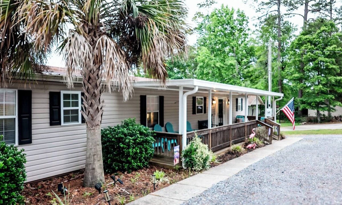 Prosperity Cottage | On Lake Time Lake Murray Waterfront private boat ramp & dock