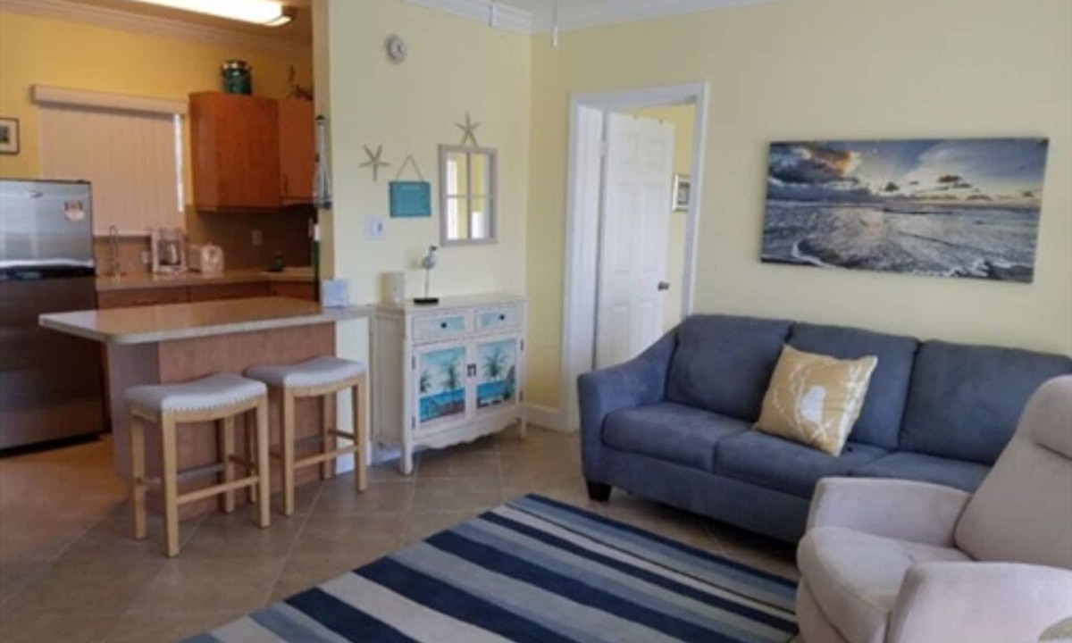 Hillsboro Beach Apartment | One Bedroom Apartment #201