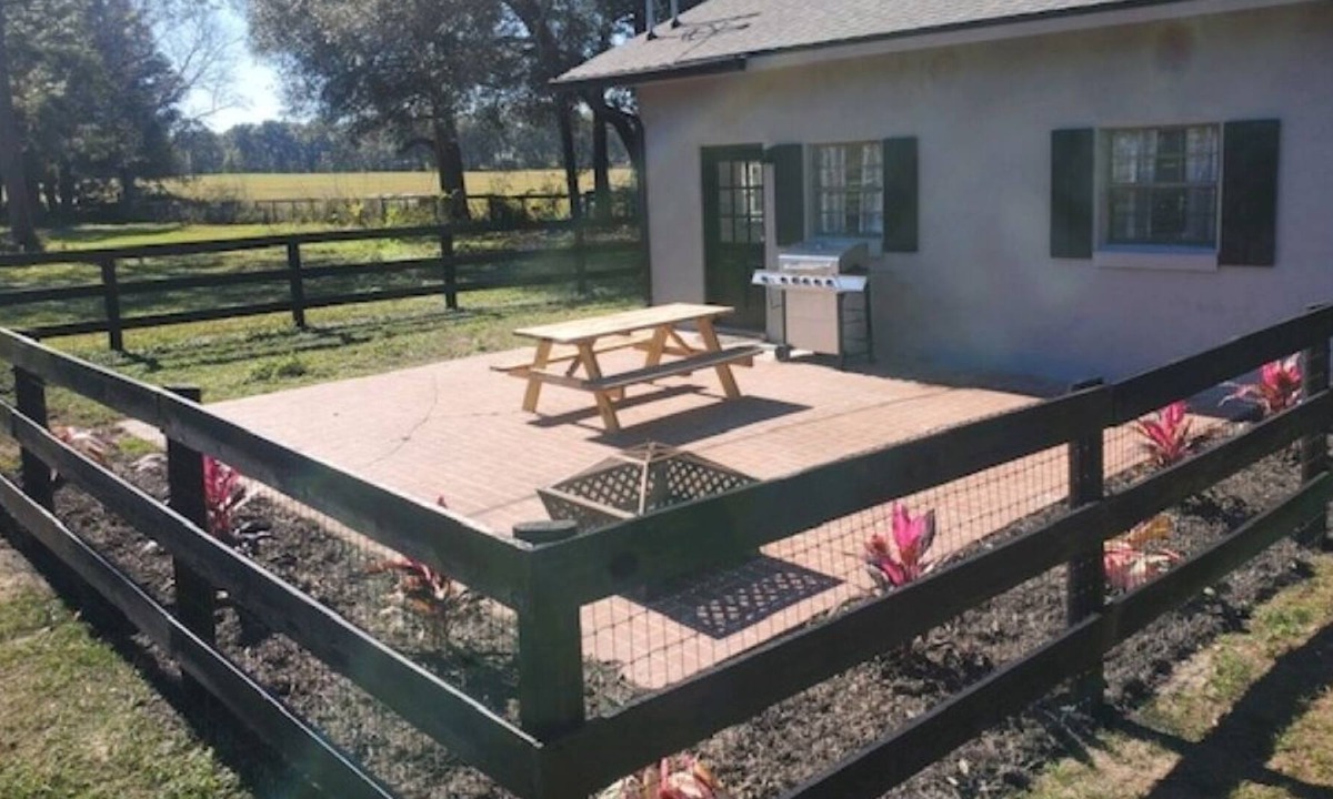 Fellowship Apartment | One Bedroom on picturesque horse farm. Newly renovated.